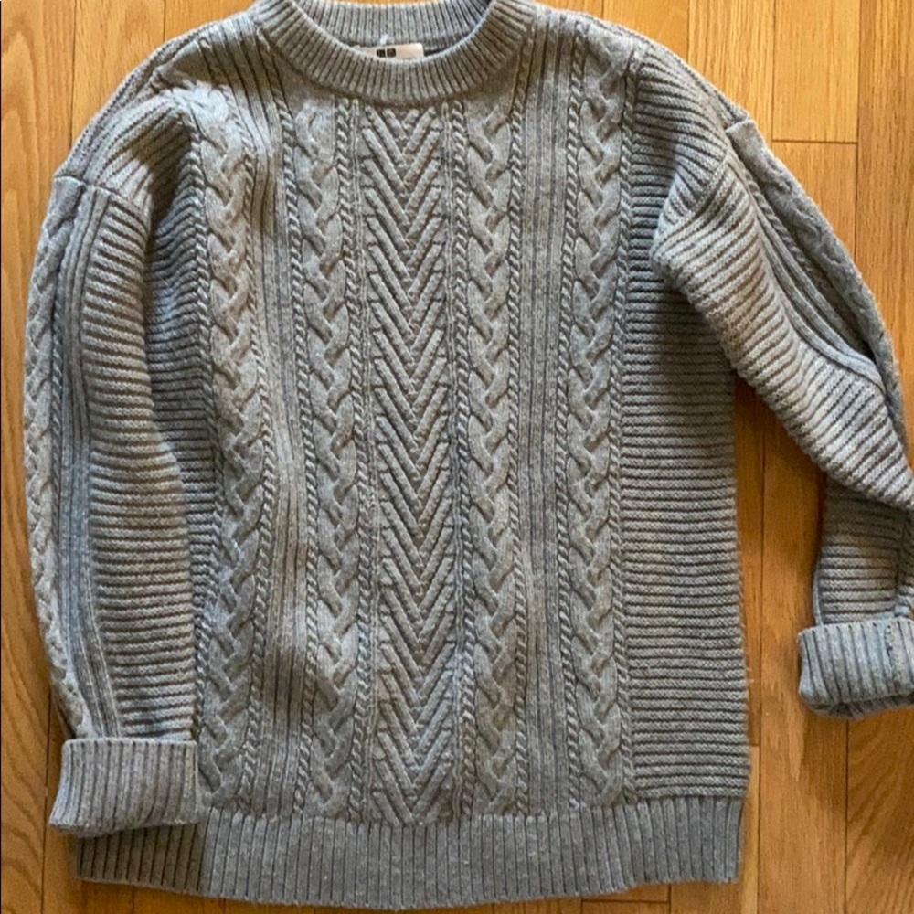 Uniqlo cable sweater, gray, Small